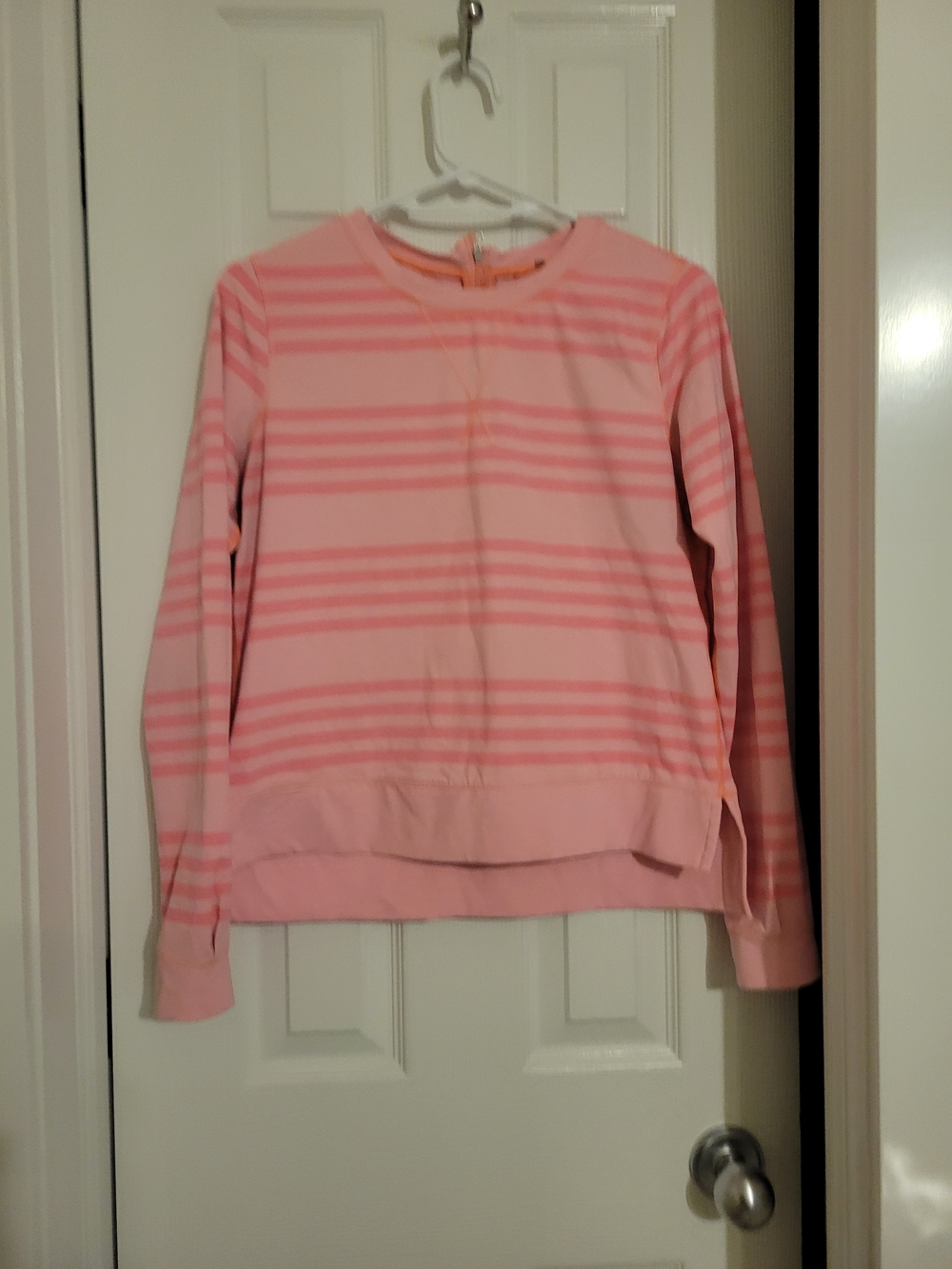 Lululemon Run: Warm Up Crew in the Colorway Ocean Stripe Bleached Coral Size 8